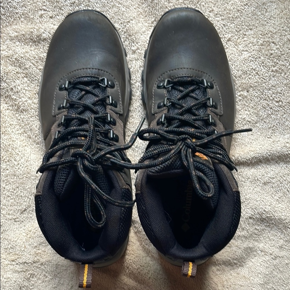 Columbia 8 Brown and Black Outdoor Boots with Ankle Support - Picture 2 of 11